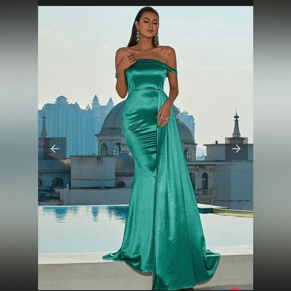 Missord gown, never worn, tag still attached, size small - Picture 1 of 4